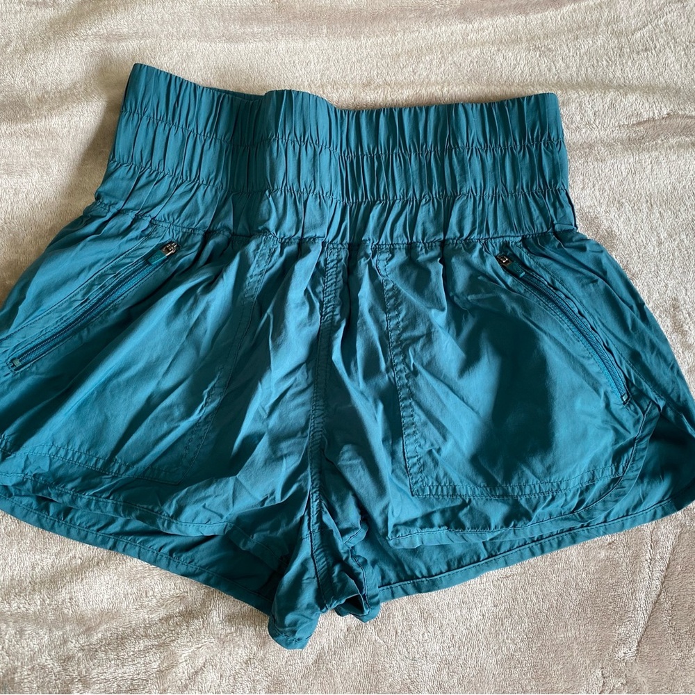 Feel People Movement Shorts - High-Waisted (S:Small)